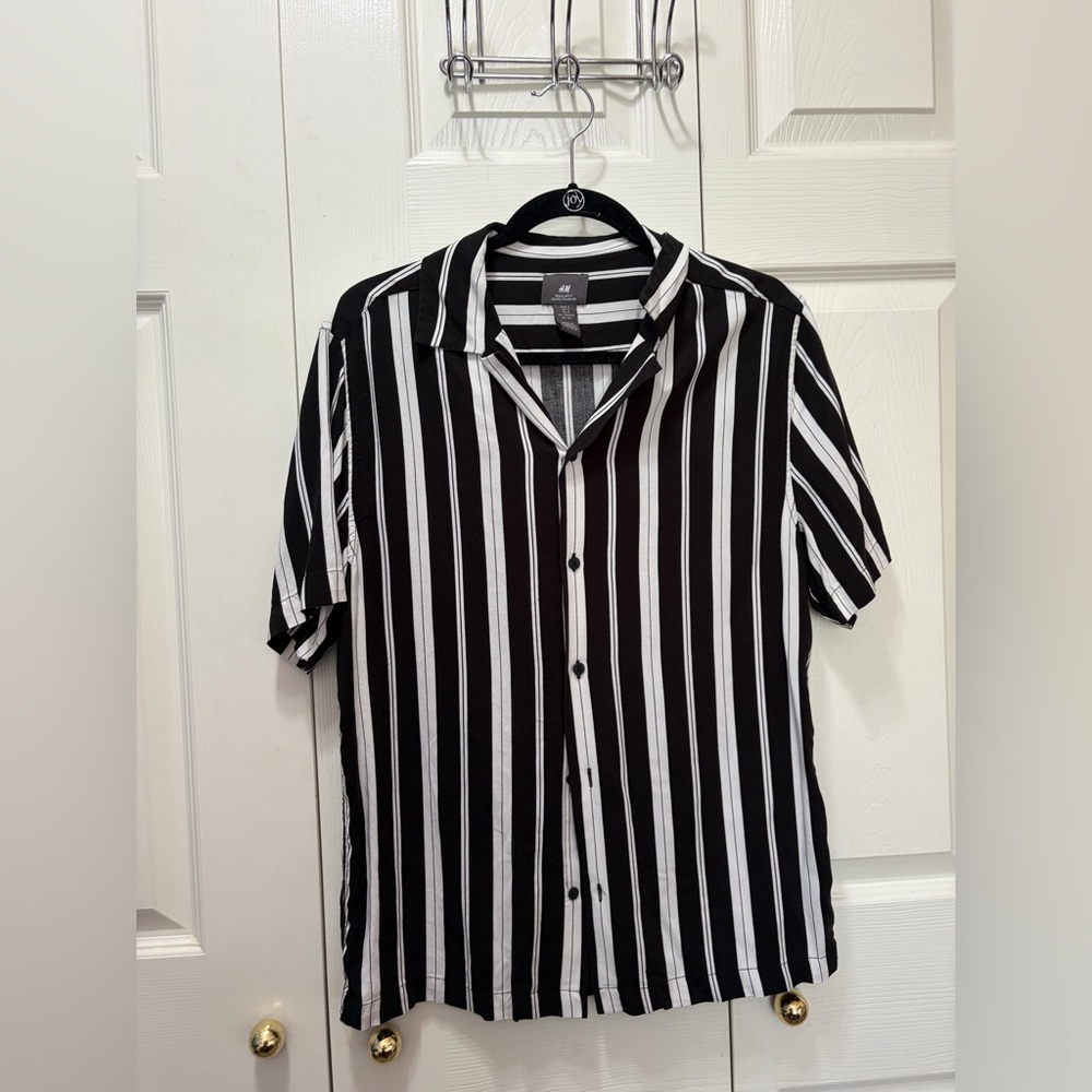H&M Men's Vertical Striped Shirt - Black and White